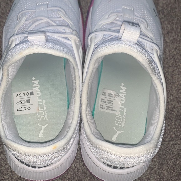 BRAND NEW Girls Size 3 Puma Athletic Sneakers - Picture 4 of 6